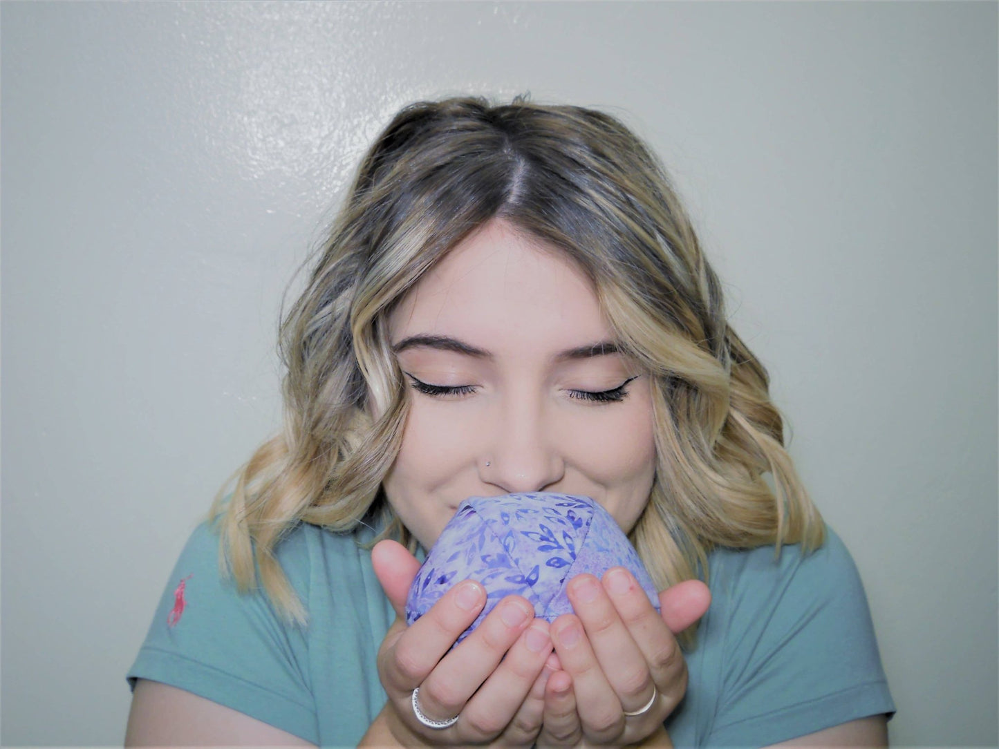 Good Medicine Ball organic STRESS RELIEF lavender hot/cold: Assorted / Essential Oil Blend - The Regal Find